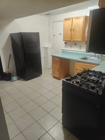 19 Glen St 1, Boston, MA 02125