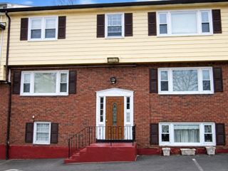19 Glen St 1, Boston, MA 02125