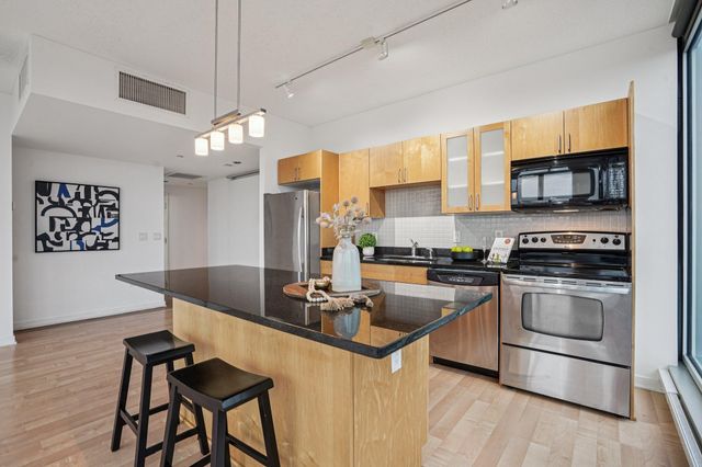 8161 33rd Avenue S 606, Bloomington, MN 55425