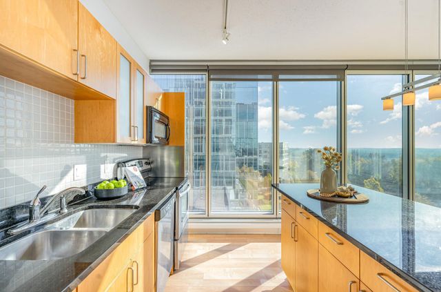 8161 33rd Avenue S 606, Bloomington, MN 55425