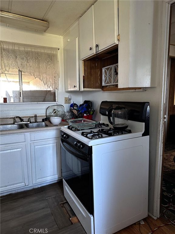 Image 34 of property listing at 24431 Hoag, Corning, CA 96021