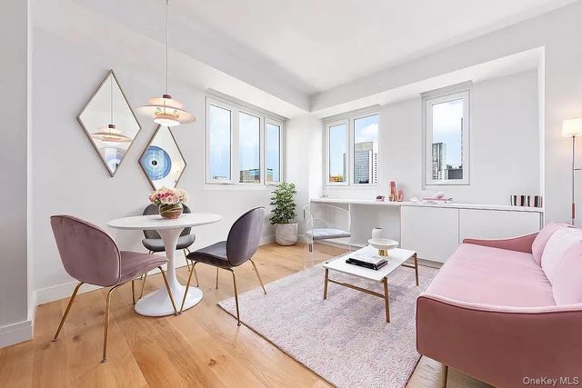 2416 Queens Plaza S 18B, Long Island City, NY 11101