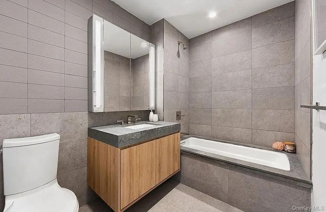 2416 Queens Plaza S 18B, Long Island City, NY 11101