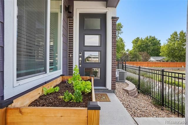 1833 S Poplar Court, Denver, CO 80224