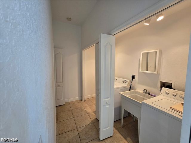 123 NW 14th AVE, Cape Coral, FL 33993