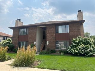 1063 Manchester Court 1, South Elgin, IL 60177
