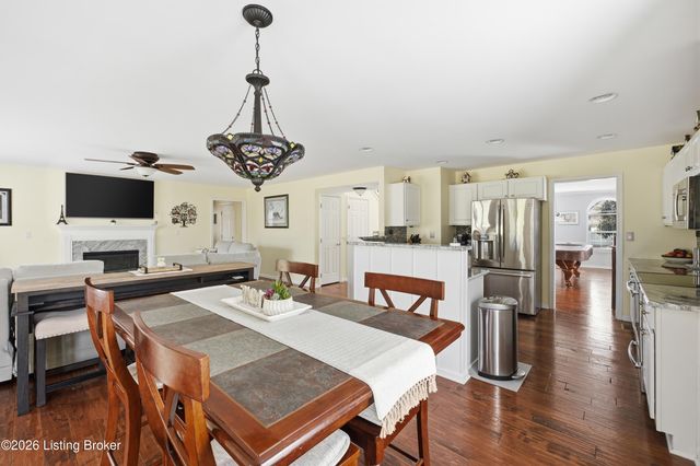 8511 Missionary Ct, Louisville, KY 40291