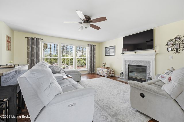 8511 Missionary Ct, Louisville, KY 40291