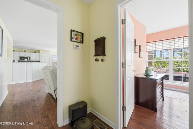8511 Missionary Ct, Louisville, KY 40291