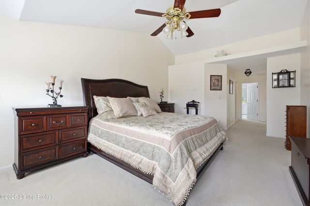 8511 Missionary Ct, Louisville, KY 40291