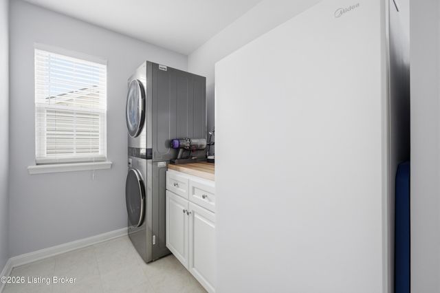 8511 Missionary Ct, Louisville, KY 40291