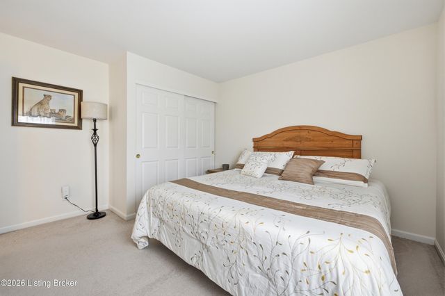 8511 Missionary Ct, Louisville, KY 40291
