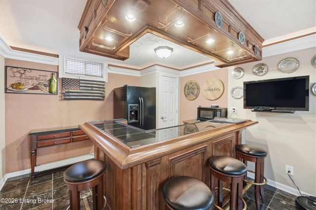 8511 Missionary Ct, Louisville, KY 40291