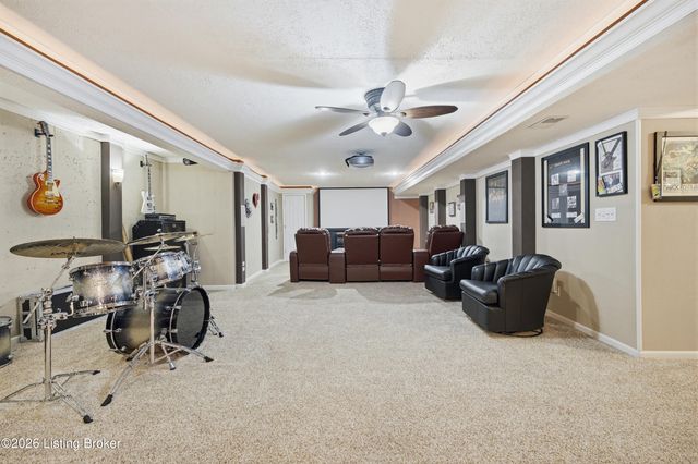 8511 Missionary Ct, Louisville, KY 40291