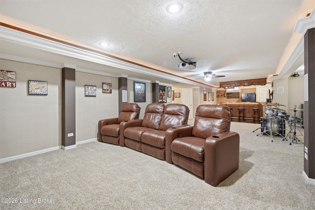 8511 Missionary Ct, Louisville, KY 40291