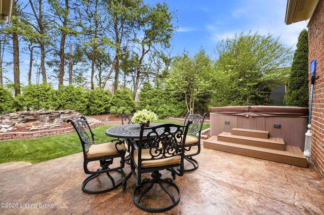 8511 Missionary Ct, Louisville, KY 40291