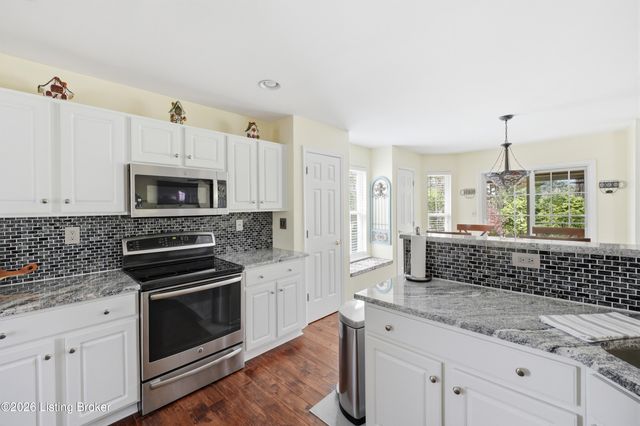 8511 Missionary Ct, Louisville, KY 40291