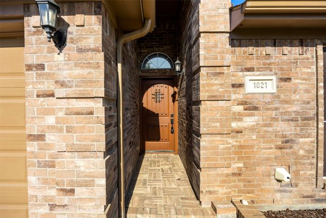 1021 Miles Avenue, Burleson, TX 76028