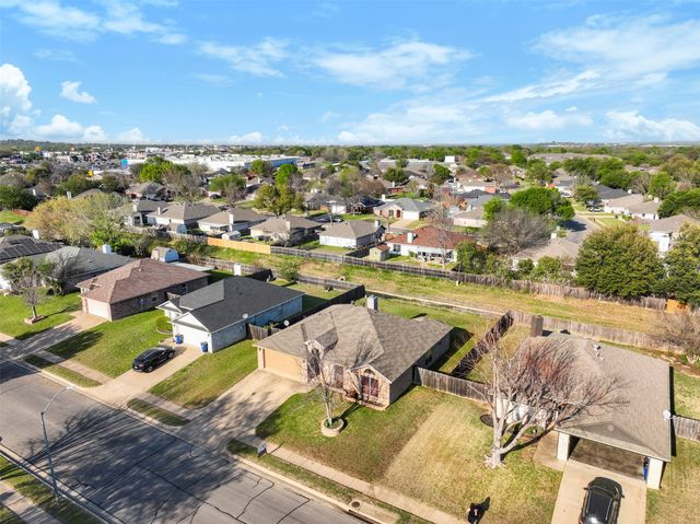 1021 Miles Avenue, Burleson, TX 76028