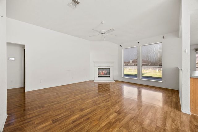 1021 Miles Avenue, Burleson, TX 76028