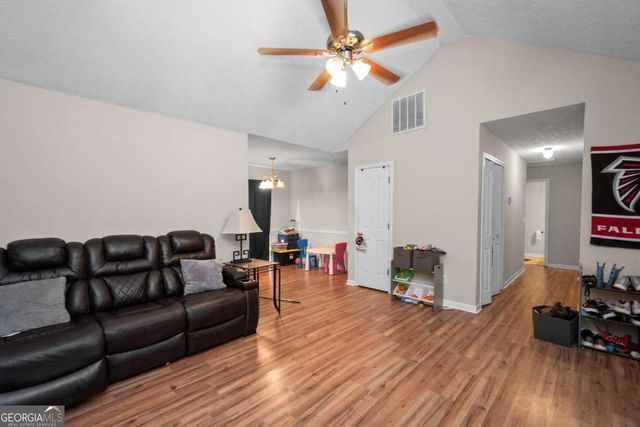 8 Priscilla Drive, Grantville, GA 30220