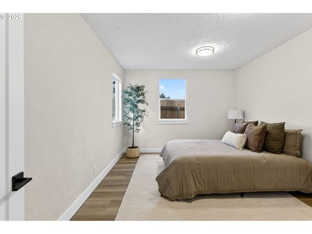 1805 Ne HIGHLAND St, Portland, OR 97211