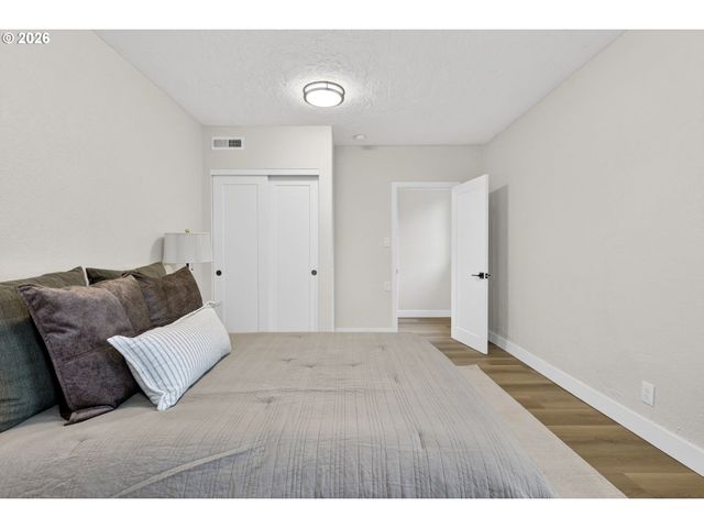 1805 Ne HIGHLAND St, Portland, OR 97211