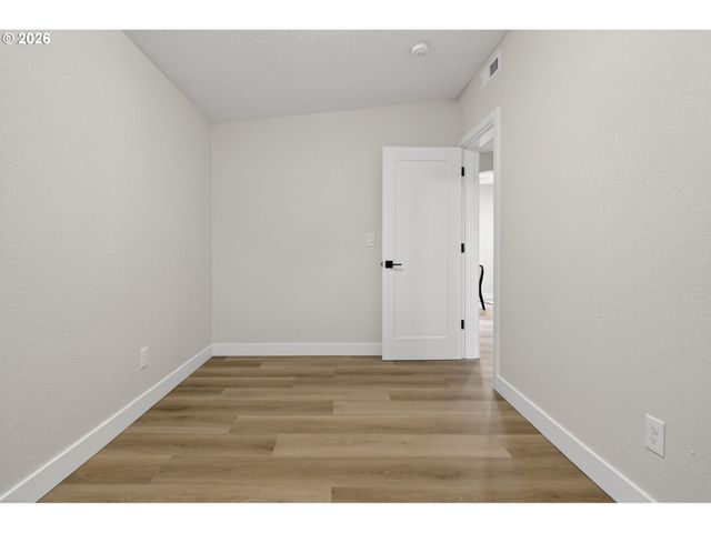 1805 Ne HIGHLAND St, Portland, OR 97211