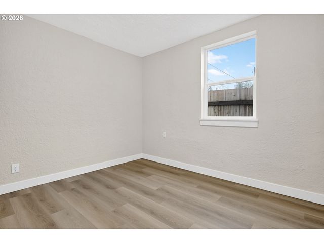 1805 Ne HIGHLAND St, Portland, OR 97211