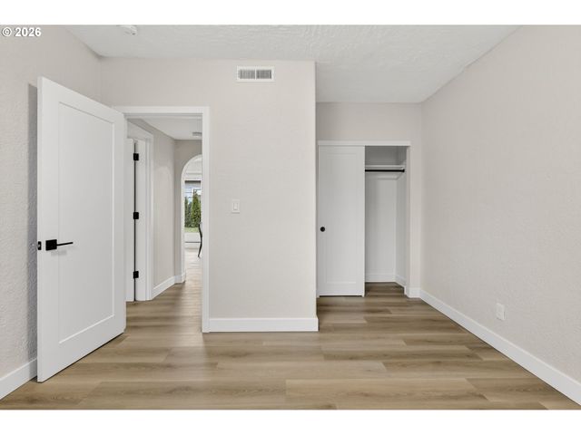 1805 Ne HIGHLAND St, Portland, OR 97211