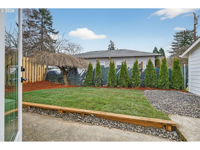 1805 Ne HIGHLAND St, Portland, OR 97211