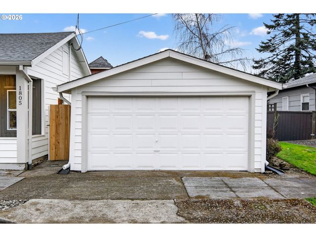 1805 Ne HIGHLAND St, Portland, OR 97211