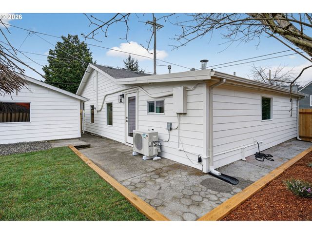 1805 Ne HIGHLAND St, Portland, OR 97211