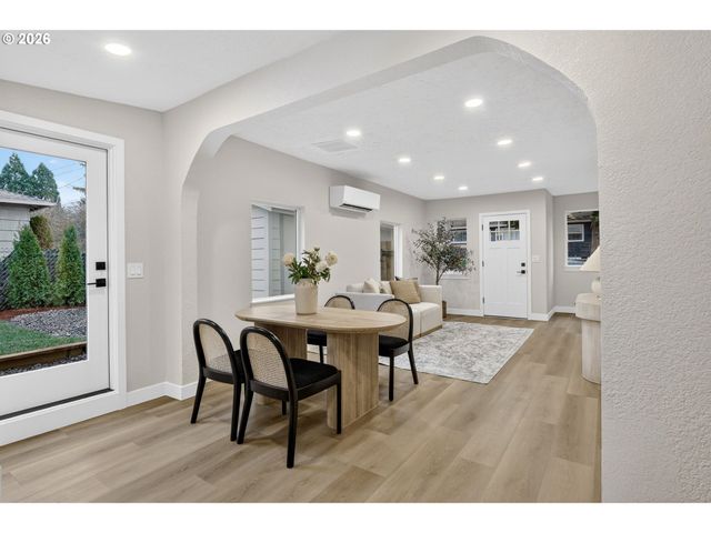 1805 Ne HIGHLAND St, Portland, OR 97211