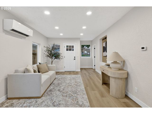 1805 Ne HIGHLAND St, Portland, OR 97211