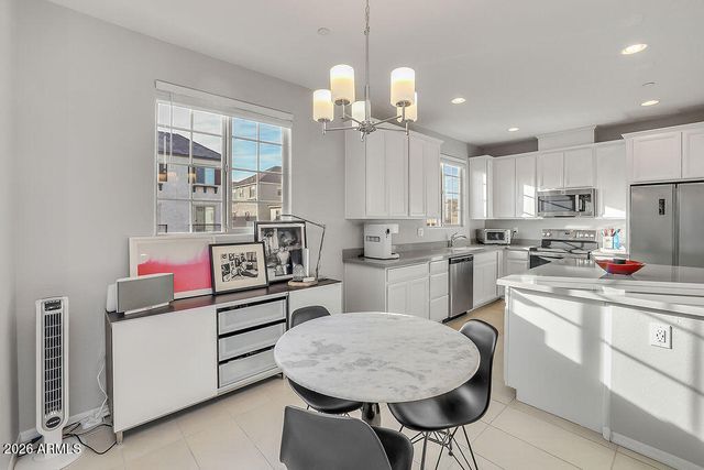 1711 E CHELSEA Lane, Gilbert, AZ 85295