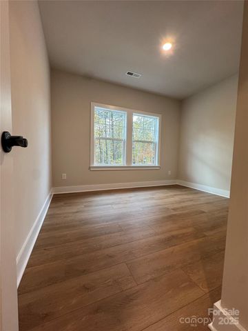 405 Scarlett Oak Court NE, Lenoir, NC 28605