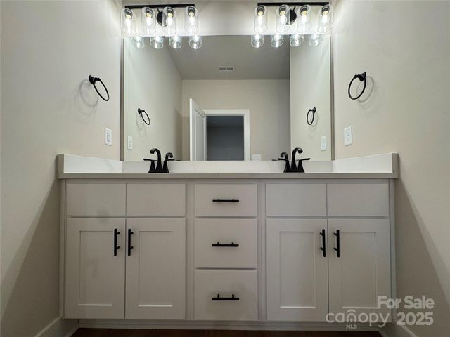 405 Scarlett Oak Court NE, Lenoir, NC 28605