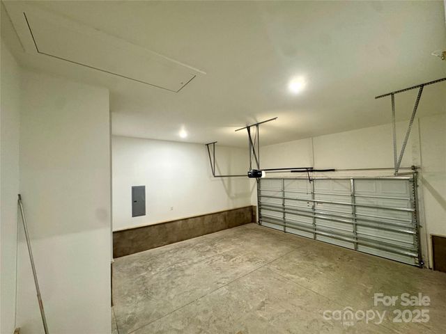 405 Scarlett Oak Court NE, Lenoir, NC 28605