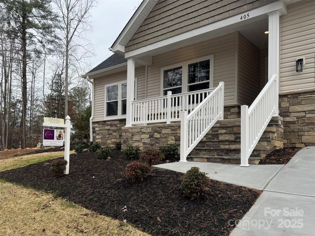 405 Scarlett Oak Court NE, Lenoir, NC 28605