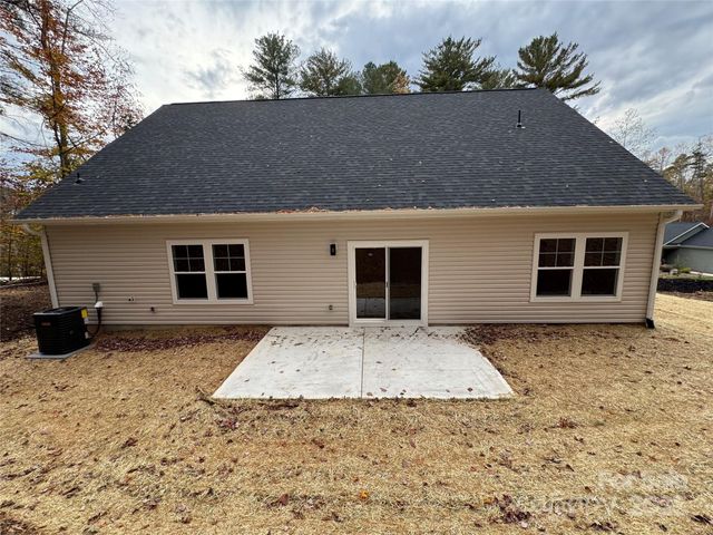 405 Scarlett Oak Court NE, Lenoir, NC 28605