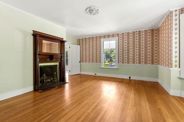 42 Walnut Rd, Hamilton, MA 01982