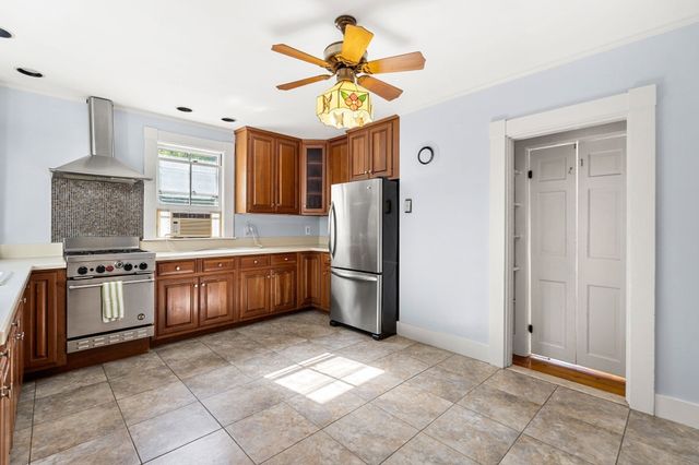 42 Walnut Rd, Hamilton, MA 01982