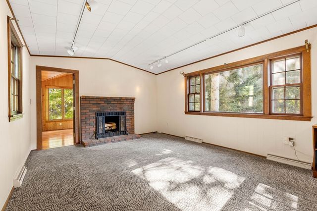 42 Walnut Rd, Hamilton, MA 01982