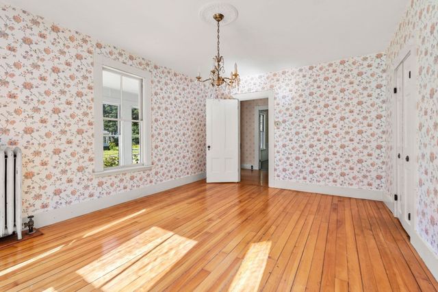 42 Walnut Rd, Hamilton, MA 01982