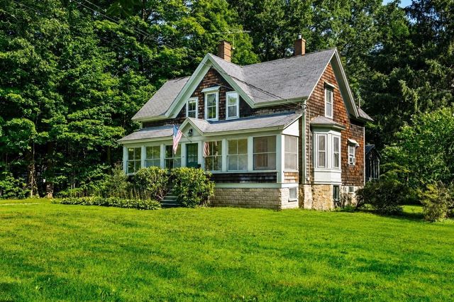42 Walnut Rd, Hamilton, MA 01982