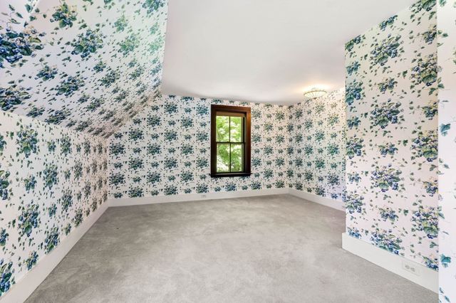 42 Walnut Rd, Hamilton, MA 01982