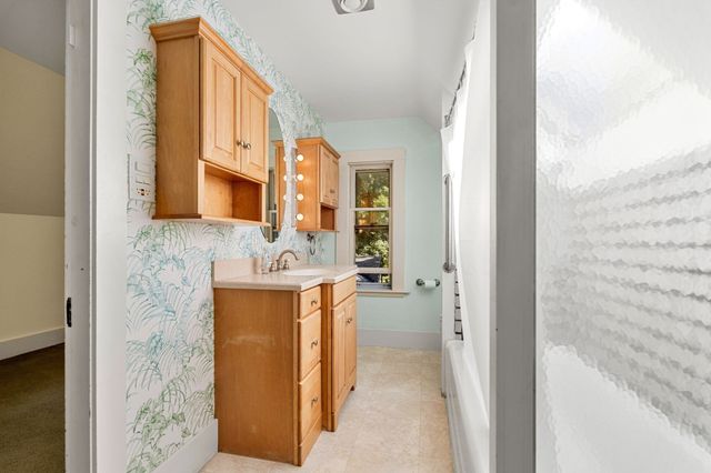 42 Walnut Rd, Hamilton, MA 01982
