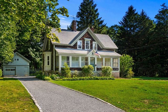 42 Walnut Rd, Hamilton, MA 01982