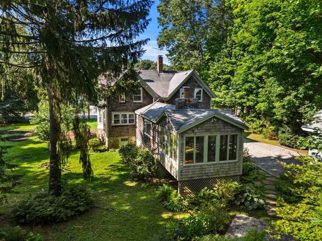 42 Walnut Rd, Hamilton, MA 01982
